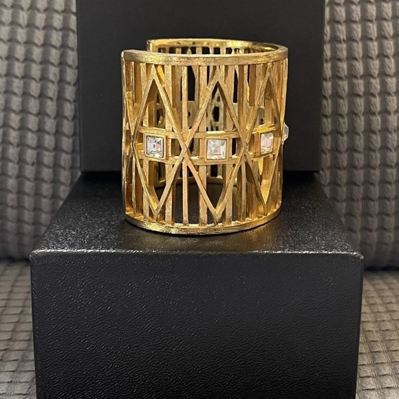 Rare 80’s GIVENCHY Heavy Wide Open Work Gold Plated Rhinestone Cuff Bracelet 7” - Picture 9 of 15